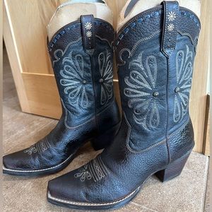 Ariat cowboy boots NEW CONDITION